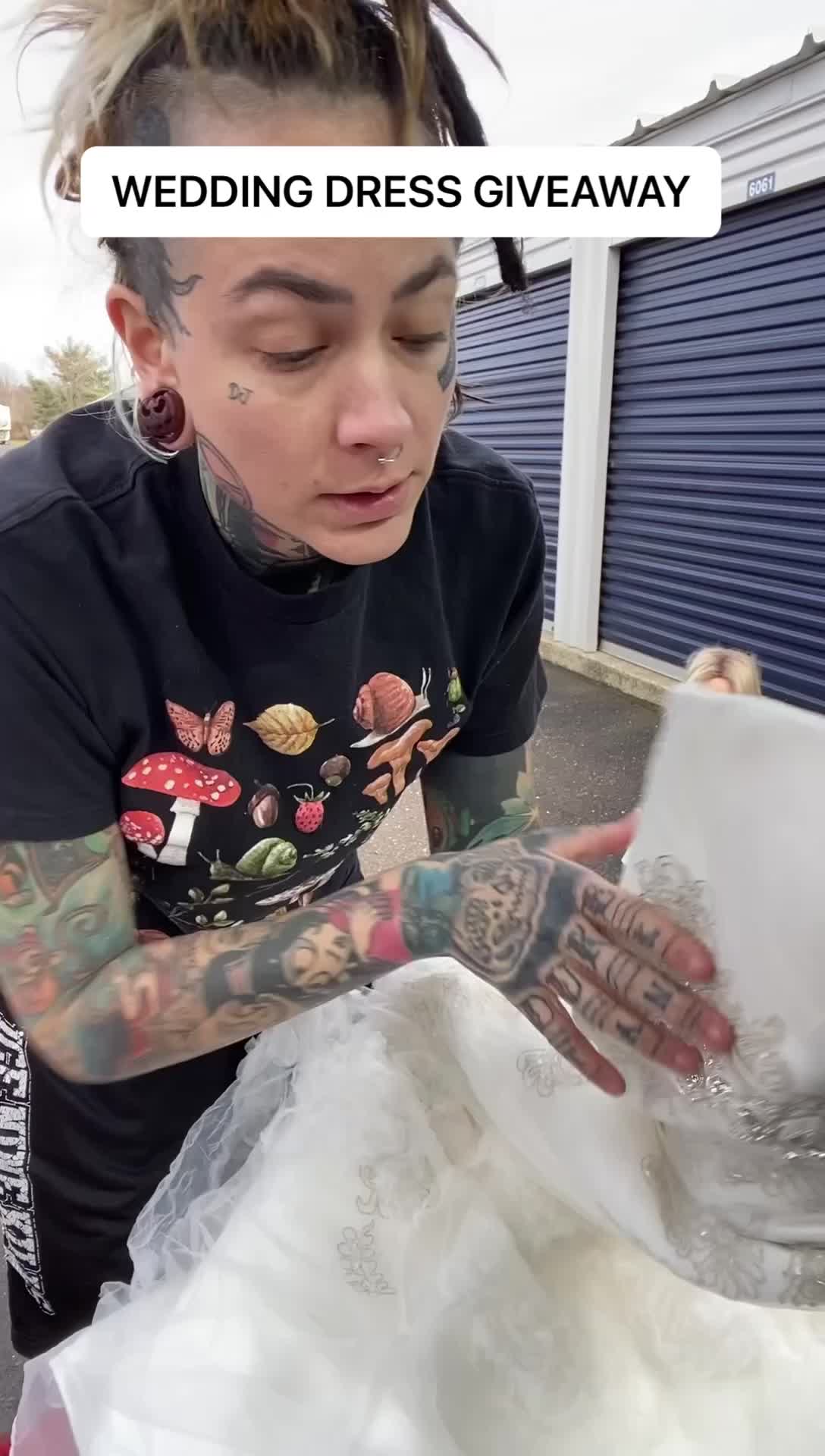 Vero.venturing #weddingdress - Clapper